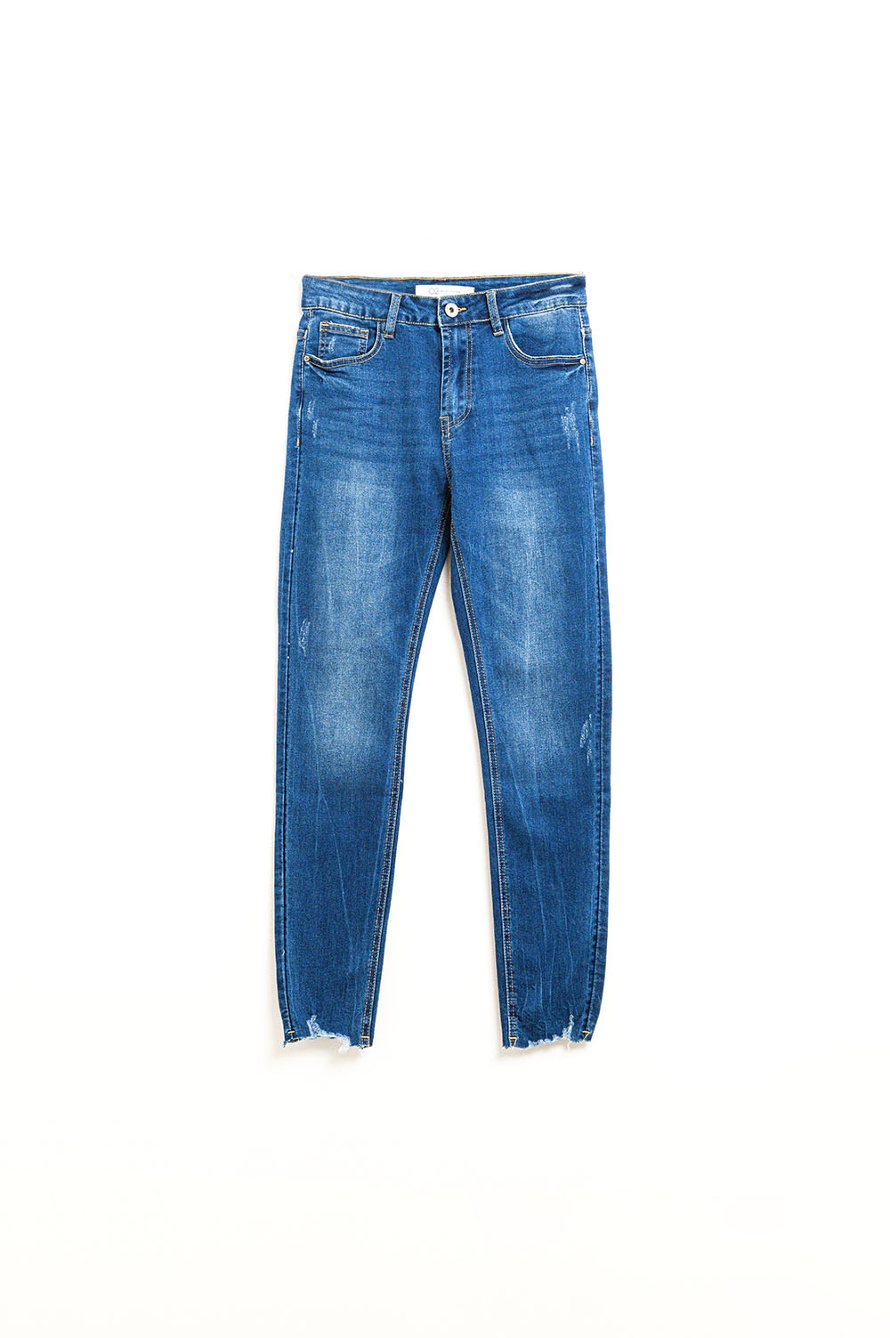 Vaqueros super skinny en lavado medio con rotos en los bajos
