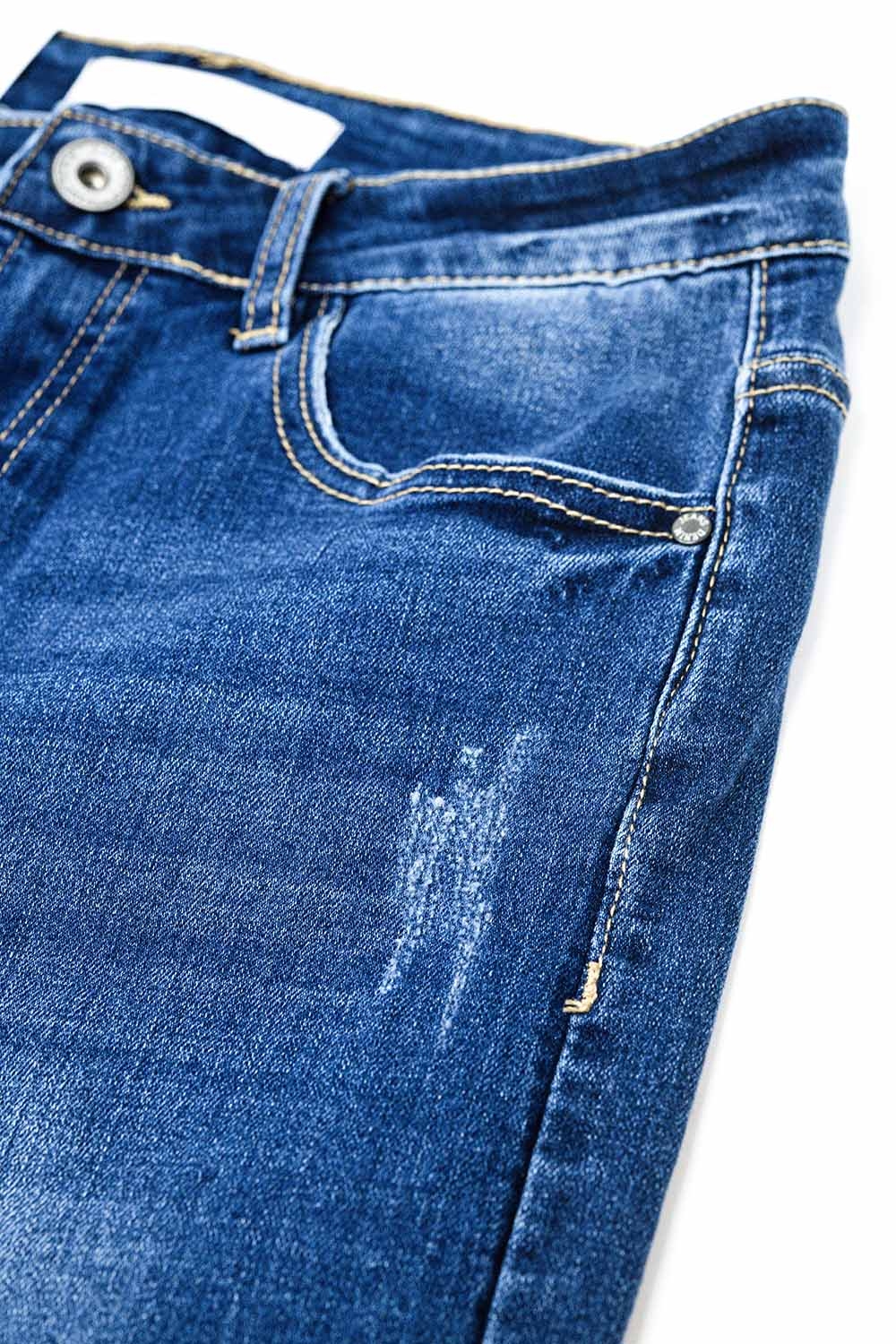 Vaqueros super skinny en lavado medio con rotos en los bajos