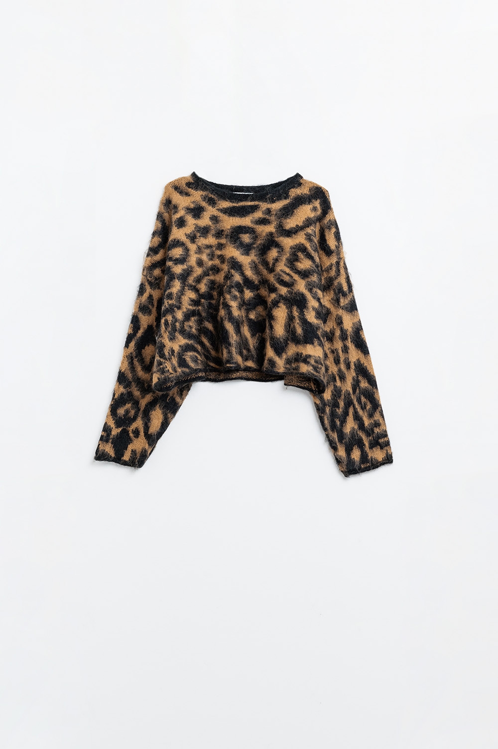 jersey negro con estampado de leopardo de punto con lana
