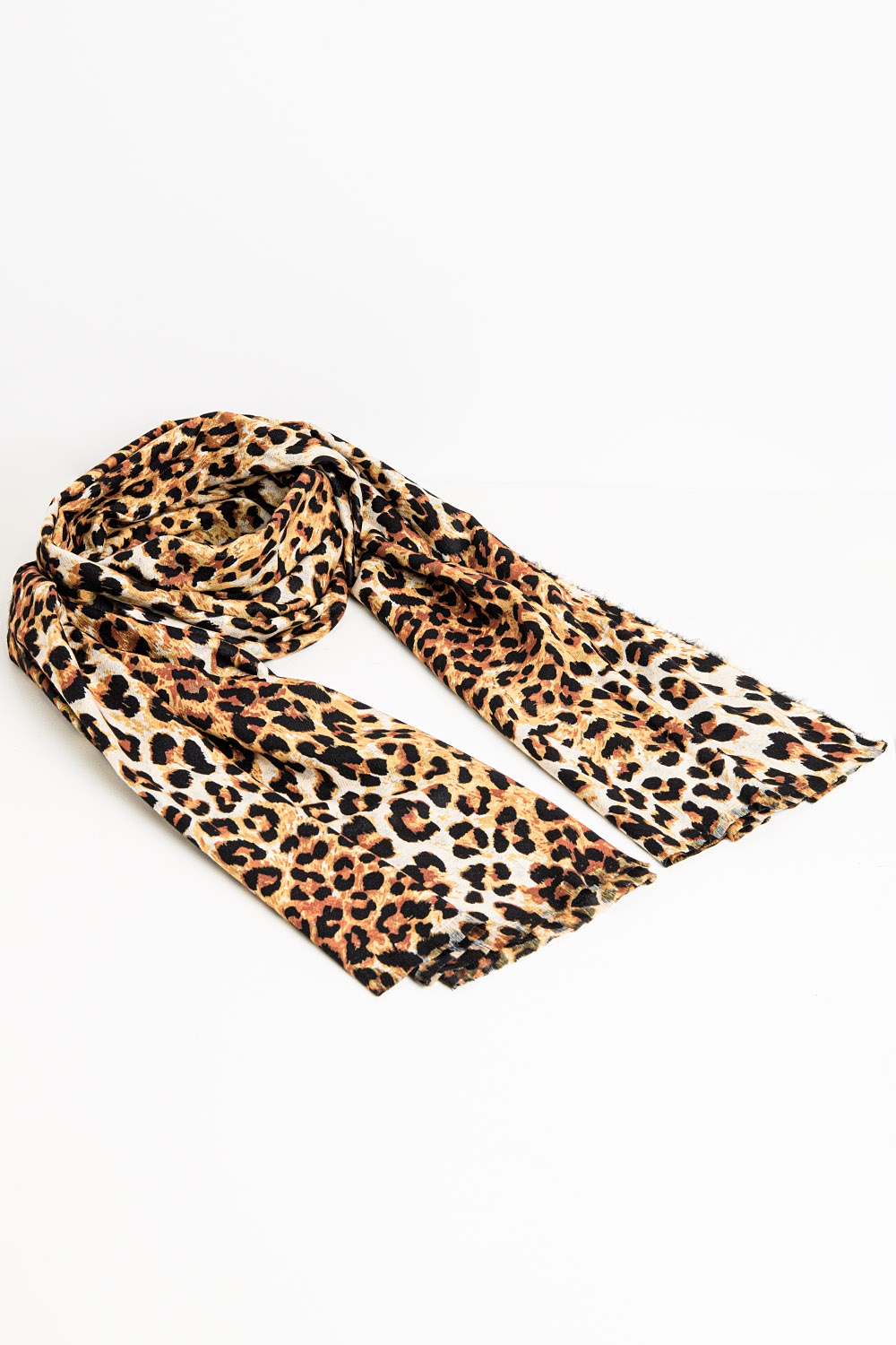 Fino pa&ntilde;uelo tejido con estampado de leopardo en camel