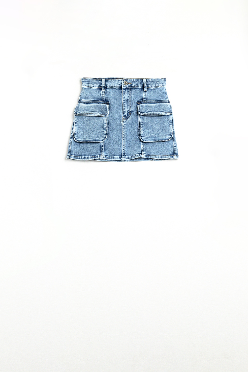 minifalda mid wash con bolsillos cargo