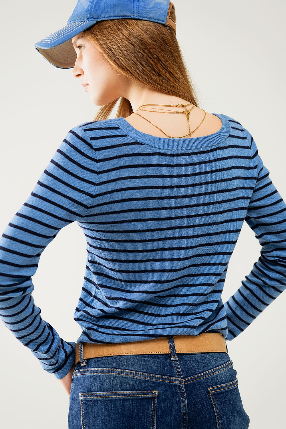 Jersey de punto fino a rayas azules con cuello barco Jersey de punto fino a rayas azules con cuello barco