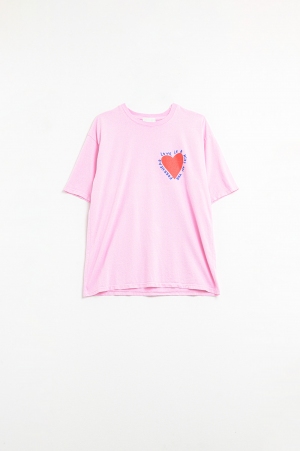 Camiseta Rosa Con Amor es un Beso en la Frente