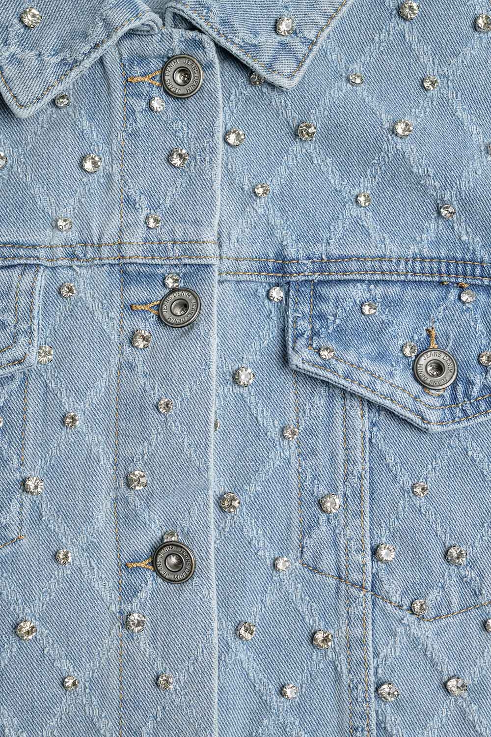 Chaqueta vaquera ancha con pedrería en estampado de rombos Chaqueta vaquera ancha con pedrería en estampado de rombos
