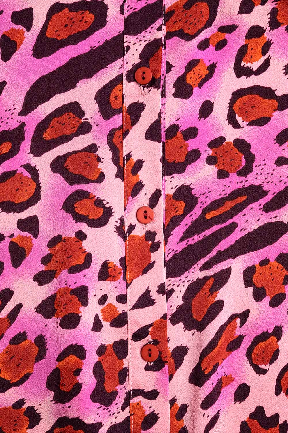 Camisa Abotonada en Estampado de Leopardo Fucsia