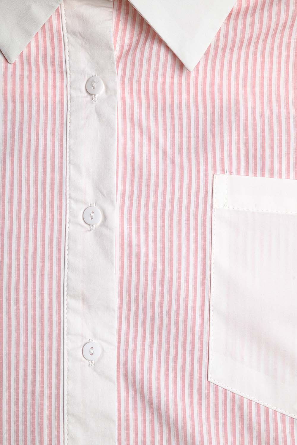 Camisa de rayas rosas con bolsillo y cuello blanco Camisa de rayas rosas con bolsillo y cuello blanco