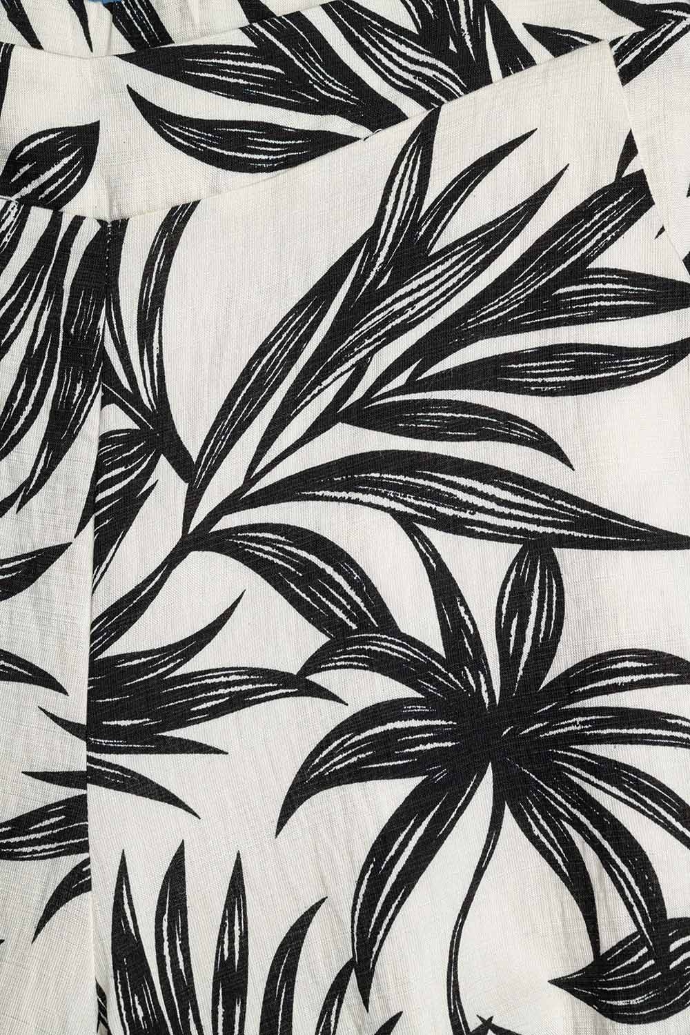 Pantalones de pierna ancha en blanco con detalle floral en negro Pantalones de pierna ancha en blanco con detalle floral en negro