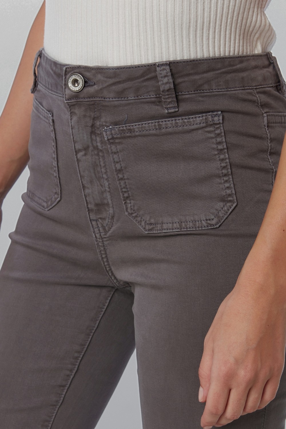 Skinny Flared Jeans Gris Oscuro Con Bolsillo Delantero Skinny Flared Jeans Gris Oscuro Con Bolsillo Delantero