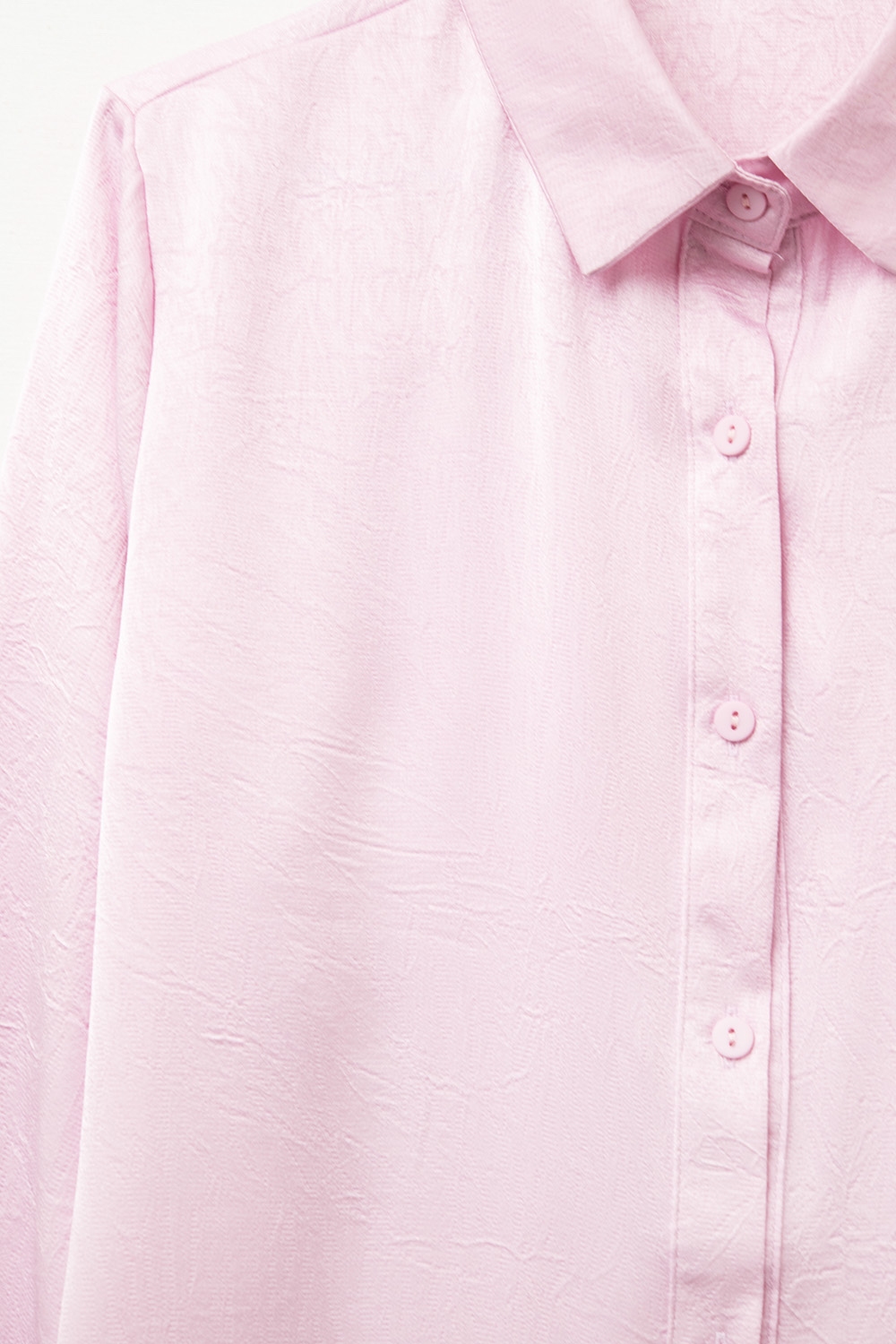Camisa abotonada rosa beb&eacute; de sat&eacute;n