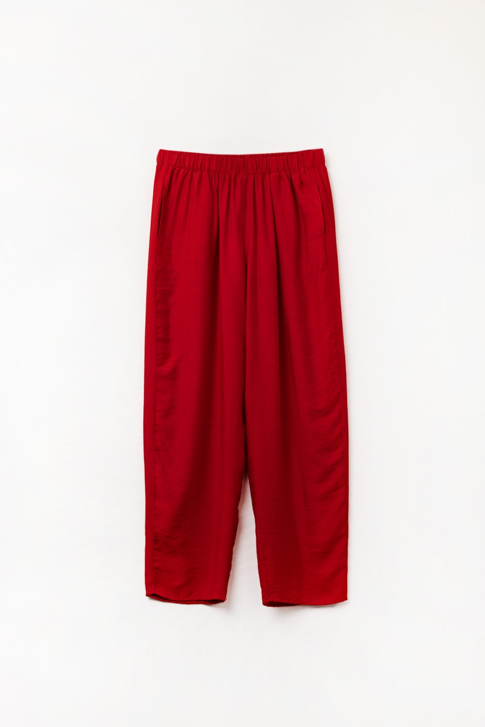 Pantalones veraniegos con cintura elástica y bolsillos en rojo Pantalones veraniegos con cintura elástica y bolsillos en rojo