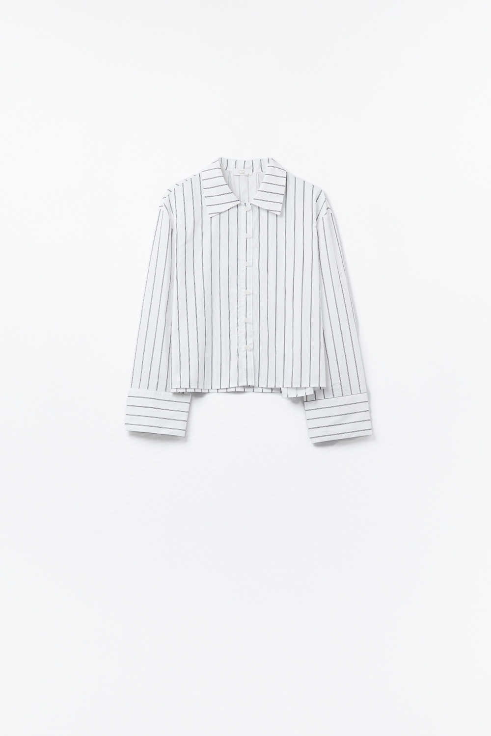 camisa de popelina blanca a rayas recortada