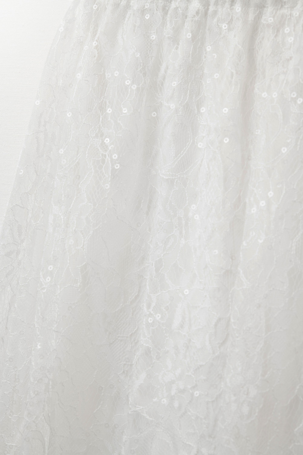 Maxi falda blanca de encaje con detalle de lentejuelas