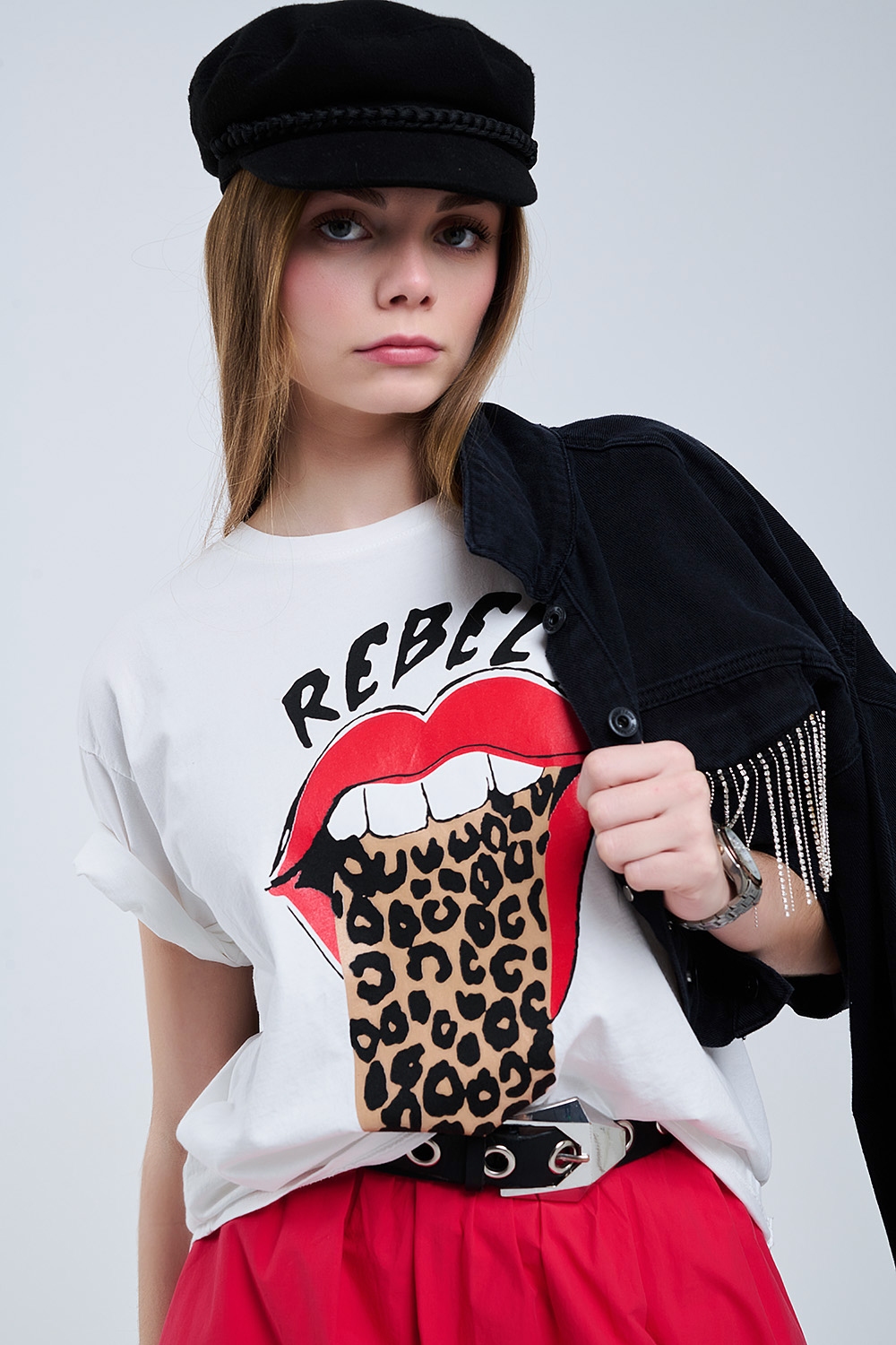 Camiseta blanca relajada con estampado gr&aacute;fico Rebel y Lips