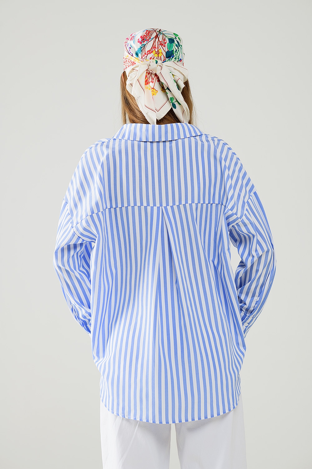 Blusa holgada de rayas en azul claro Blusa holgada de rayas en azul claro