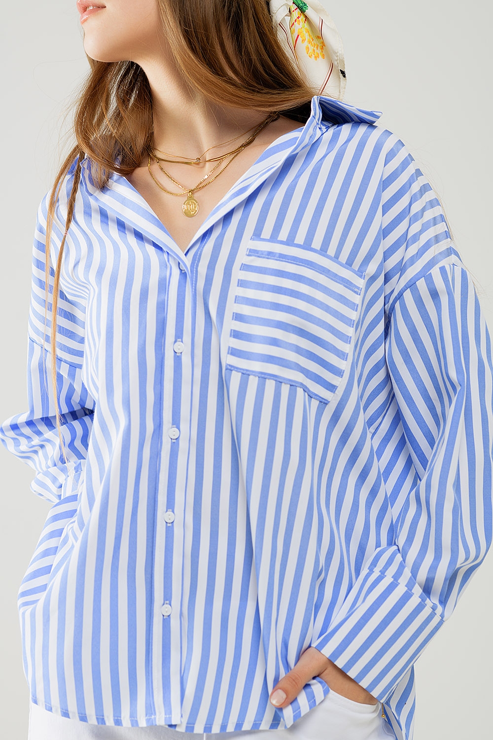 Blusa holgada de rayas en azul claro Blusa holgada de rayas en azul claro