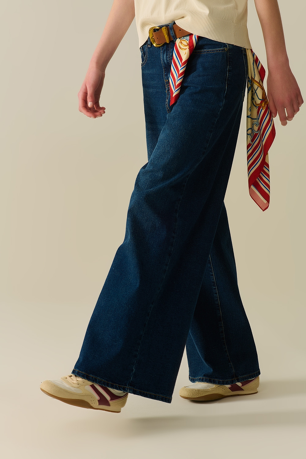 jeans de pierna ancha en lavado oscuro jeans de pierna ancha en lavado oscuro