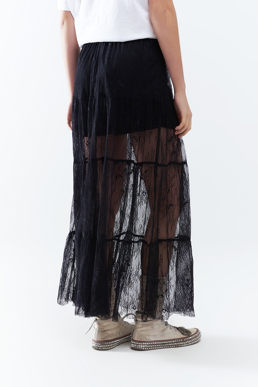 Maxi falda negra de encaje con estampado floral
