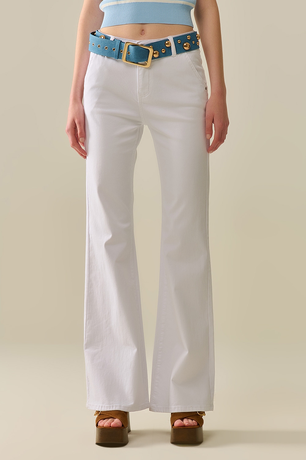 Pantalones Blancos Acampanados Cómodos y Elásticos Pantalones Blancos Acampanados Cómodos y Elásticos
