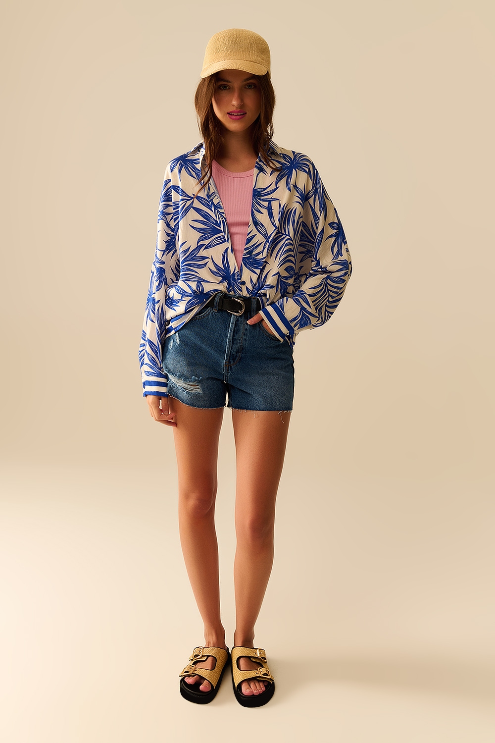 Blusa Relajada con Motivo Tropical en Azul y Blanco Blusa Relajada con Motivo Tropical en Azul y Blanco