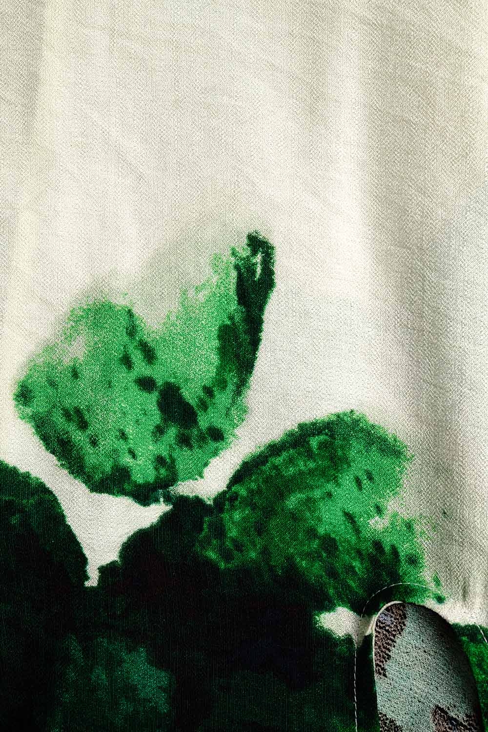 Blusa Recortada con Estampado Floral en Verde Atada a la Cintura Blusa Recortada con Estampado Floral en Verde Atada a la Cintura