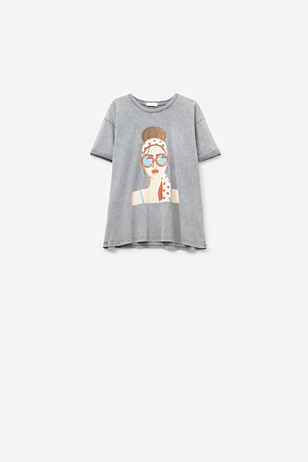 Camiseta gris hecha en Italia con un gr&aacute;fico vintage de una chica