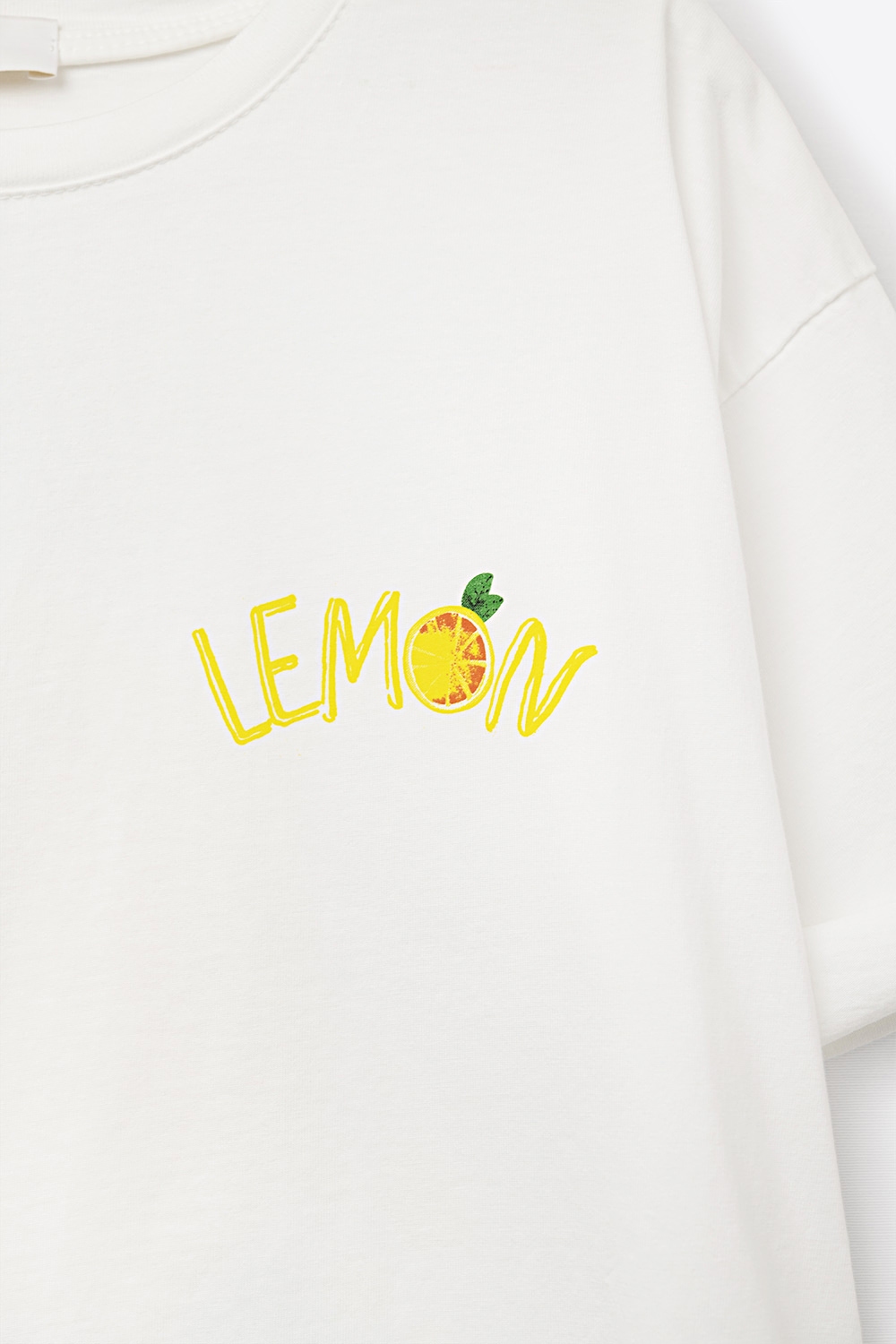 camiseta blanca Hecha en Italia con gr&aacute;fico de lim&oacute;n