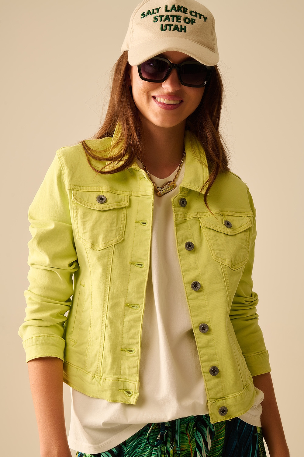 Chaqueta b&aacute;sica vaquera el&aacute;stica con bolsillos en color lima