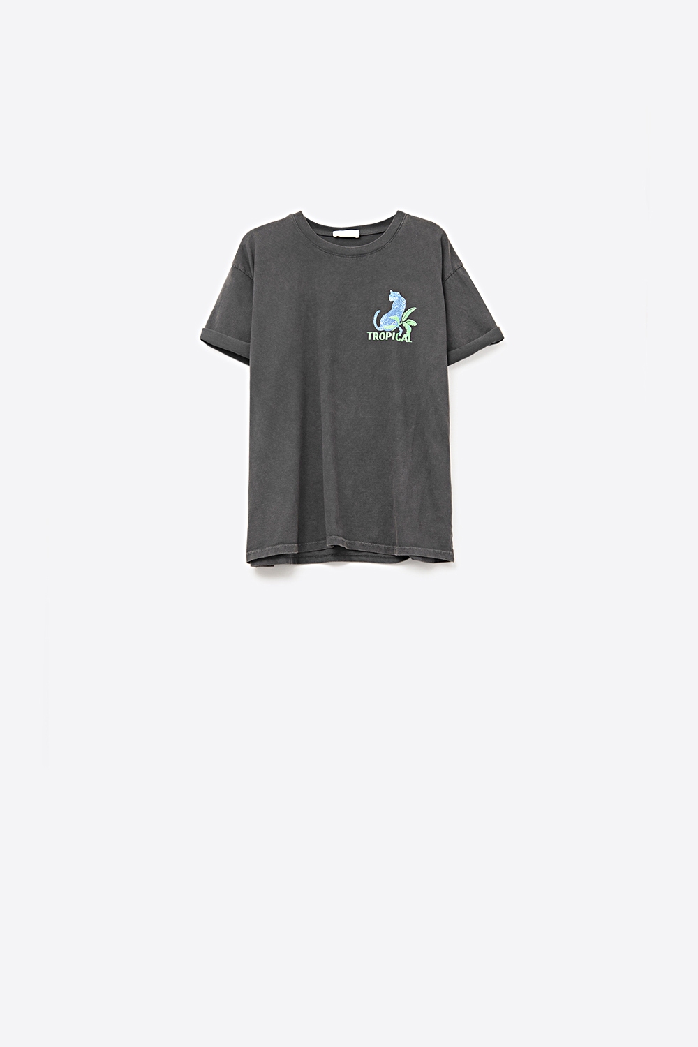 Camiseta negra hecha en Italia con estampado gr&aacute;fico tropical