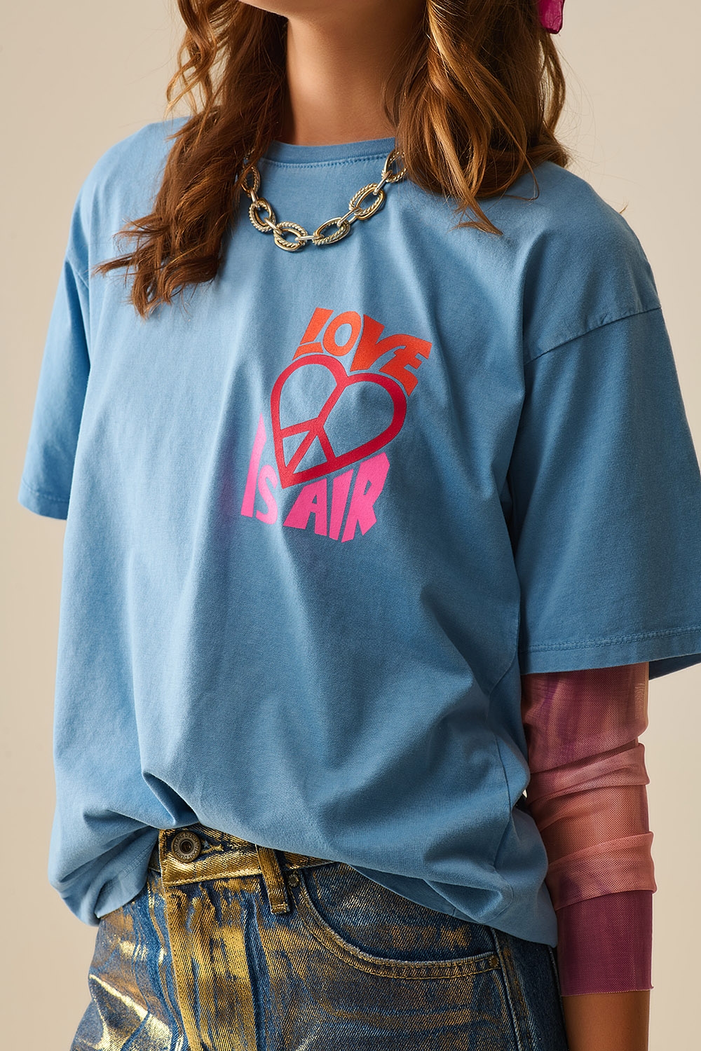 Camiseta azul made in italy con logo Love is Air y Coraz&oacute;n con Paz