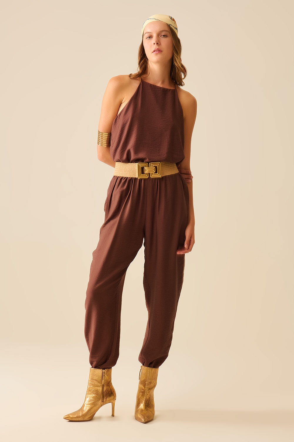 Camiseta básica de verano con cuello halter en marrón chocolate Camiseta básica de verano con cuello halter en marrón chocolate