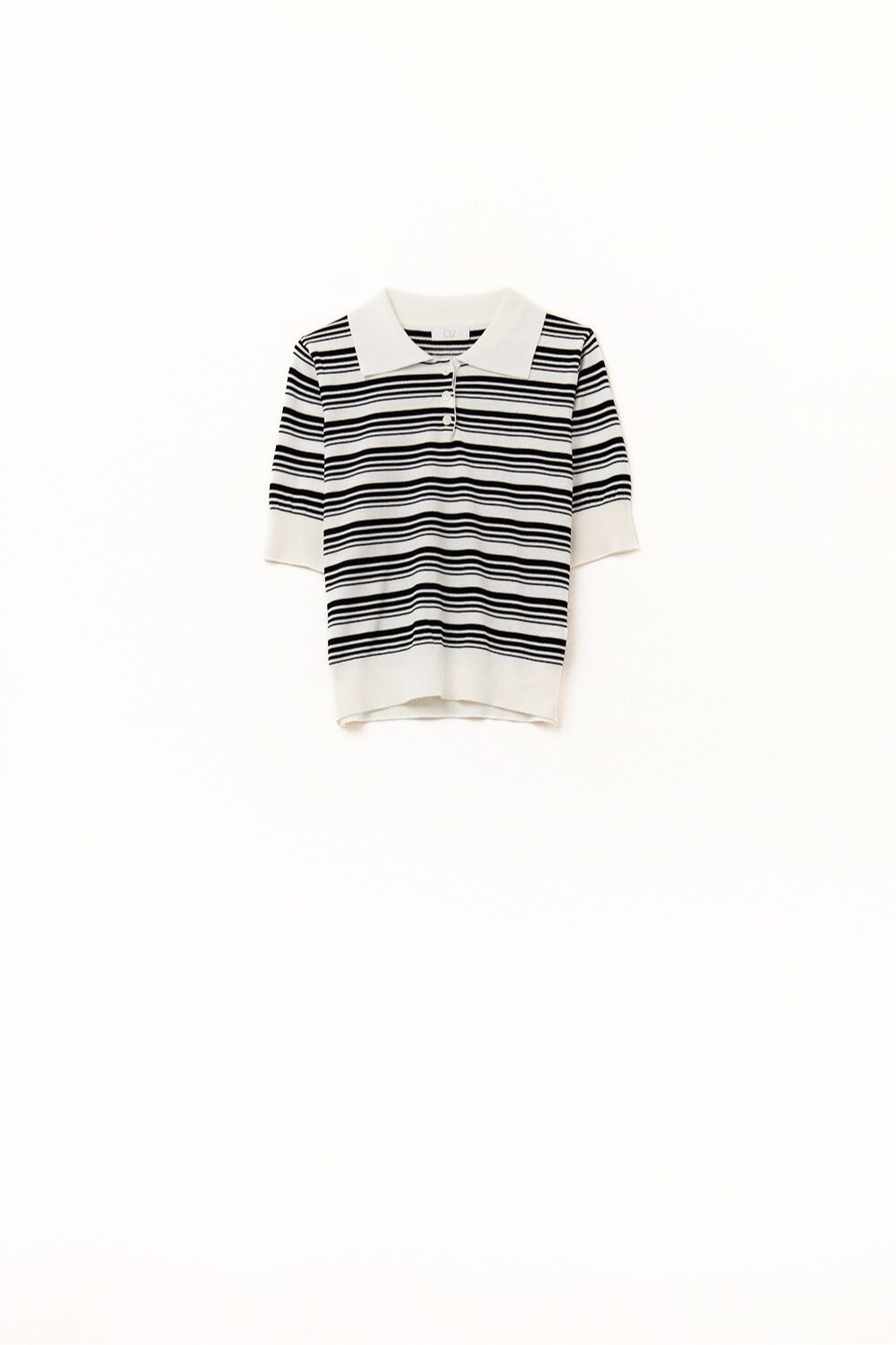Jersey de rayas blancas y negras con cuello polo