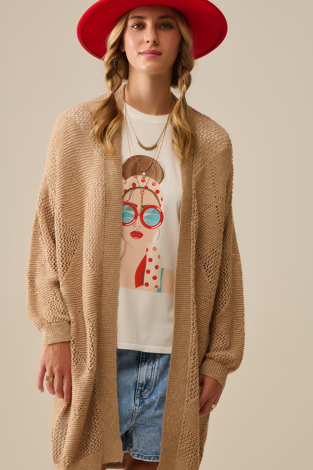 Camiseta blanca hecha en Italia con un gr&aacute;fico de chica vintage