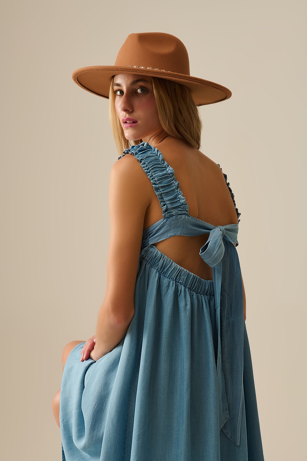 Maxivestido azul claro con tirantes de volantes en tejido de tencel Maxivestido azul claro con tirantes de volantes en tejido de tencel