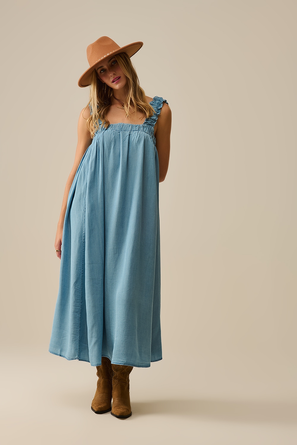 Maxivestido azul claro con tirantes de volantes en tejido de tencel Maxivestido azul claro con tirantes de volantes en tejido de tencel