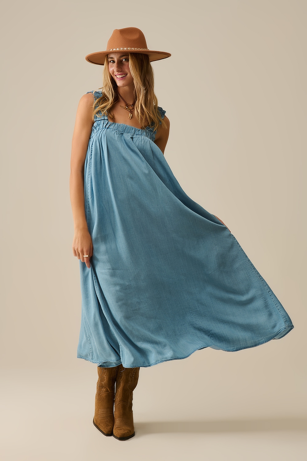 Maxivestido azul claro con tirantes de volantes en tejido de tencel Maxivestido azul claro con tirantes de volantes en tejido de tencel