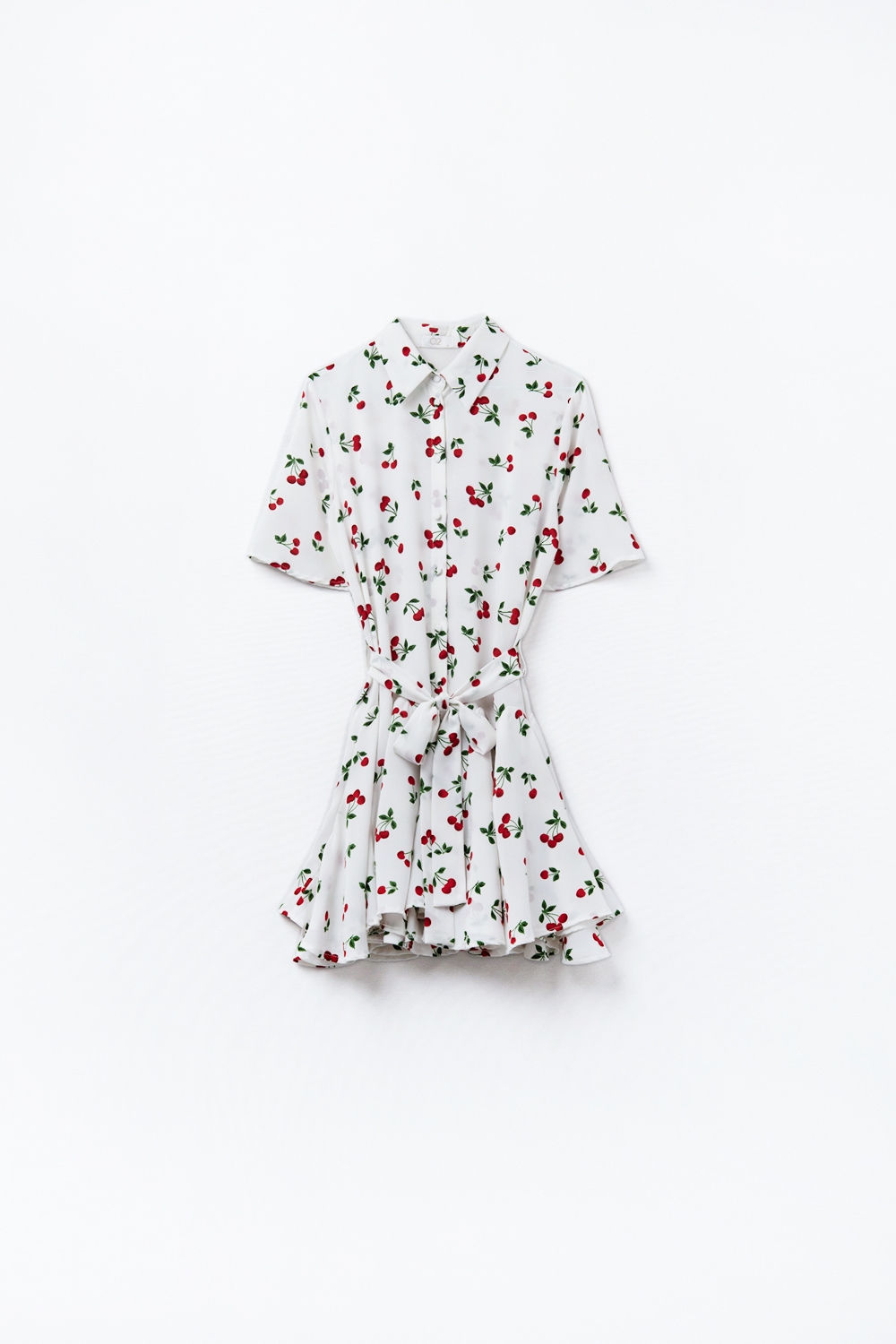 Vestido camisero corto con estampado de cerezas Vestido camisero corto con estampado de cerezas