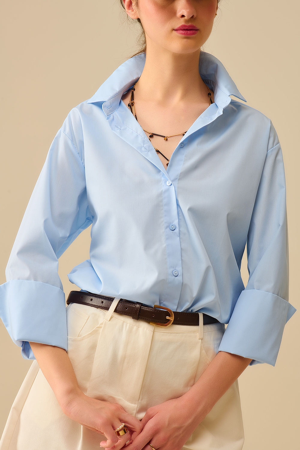 Camisa de popelina azul con puños extra anchos Camisa de popelina azul con puños extra anchos