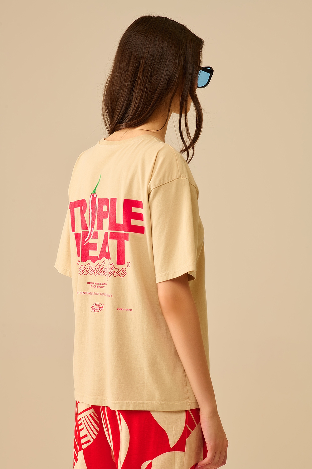Camiseta de manga corta TRIPLE HEAT beige de corte relajado Camiseta de manga corta TRIPLE HEAT beige de corte relajado