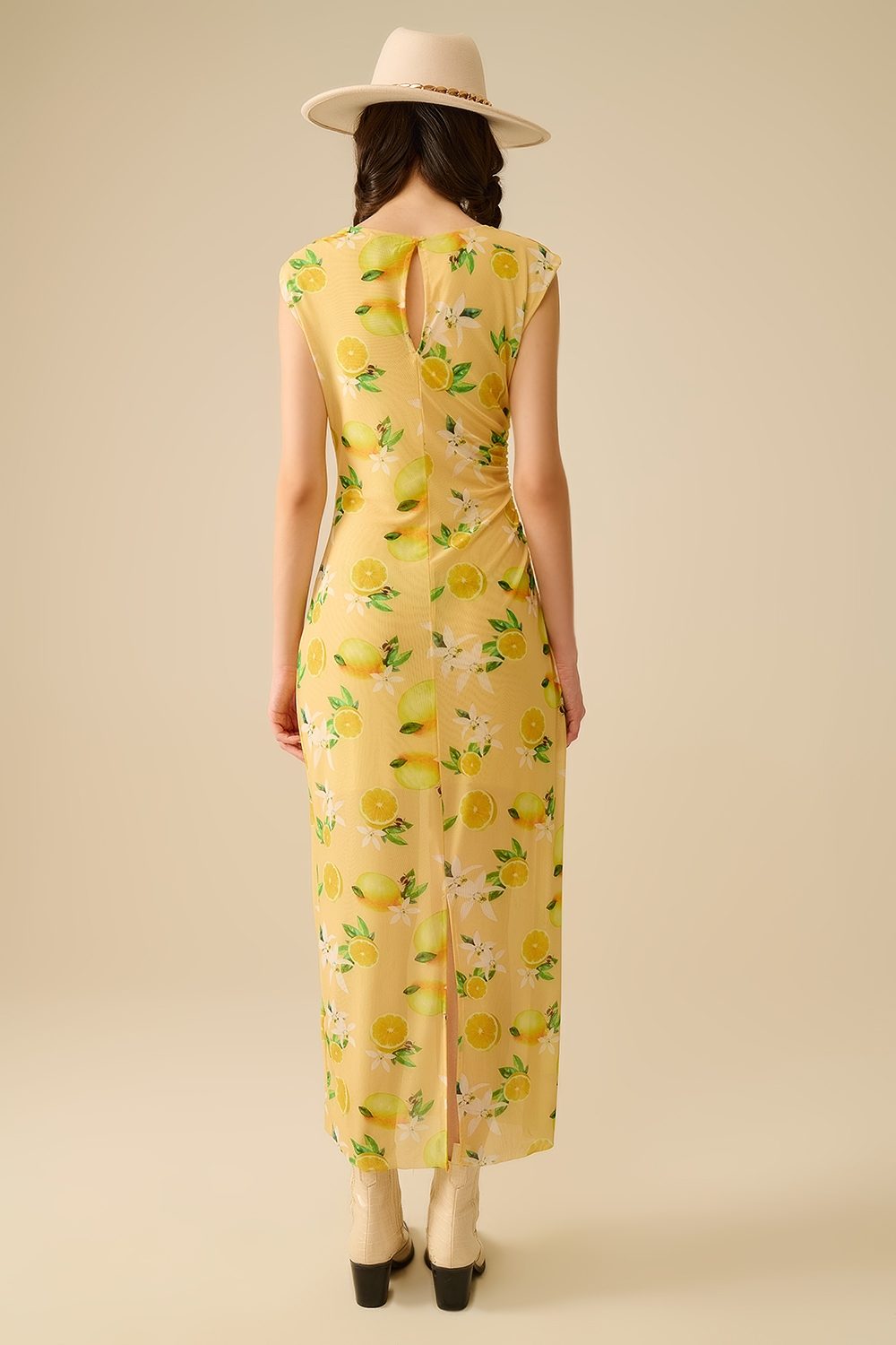 Vestido de tul con pliegues laterales en estampado amarillo lim&oacute;n