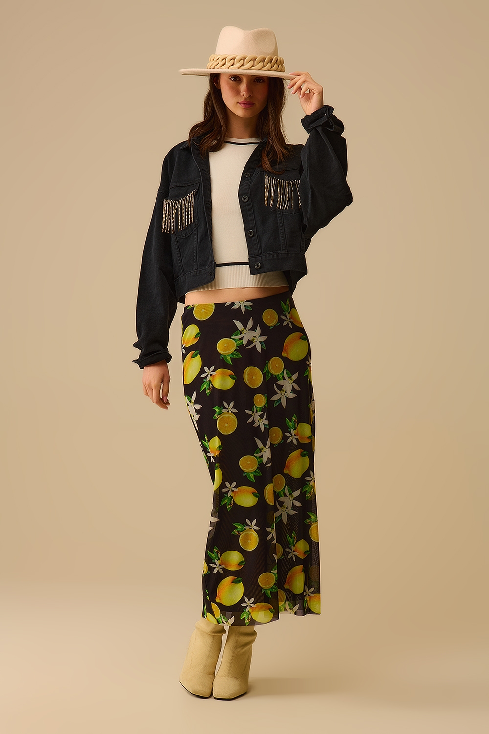 Falda midi negra ajustada con estampado de limón en tejido de malla Falda midi negra ajustada con estampado de limón en tejido de malla