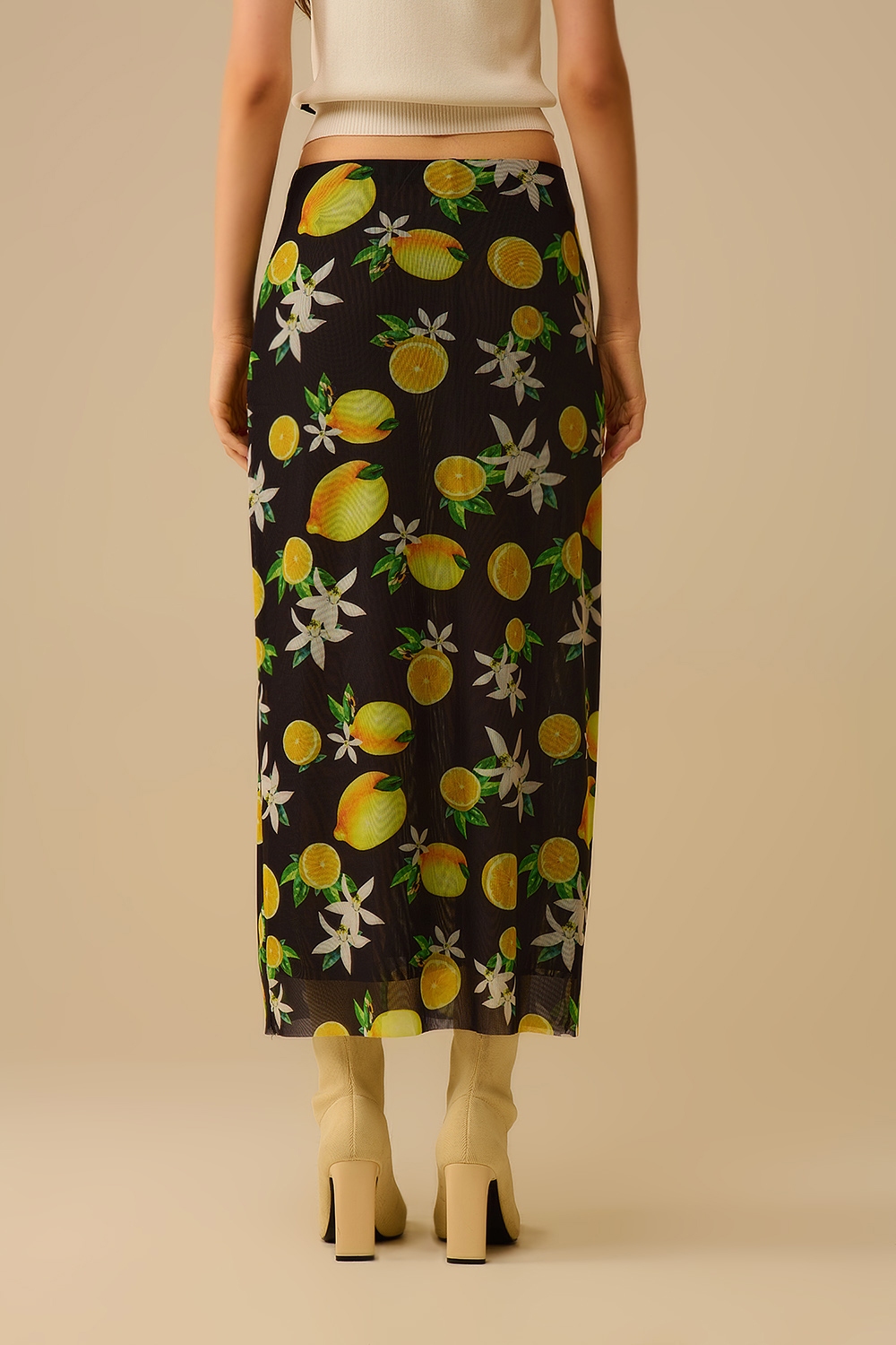 Falda midi negra ajustada con estampado de limón en tejido de malla Falda midi negra ajustada con estampado de limón en tejido de malla