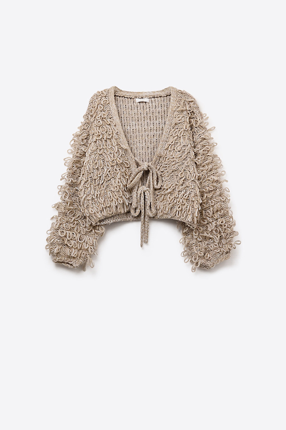 Chaqueta de punto grueso beige con cuello en V y cierre de lazo delantero
