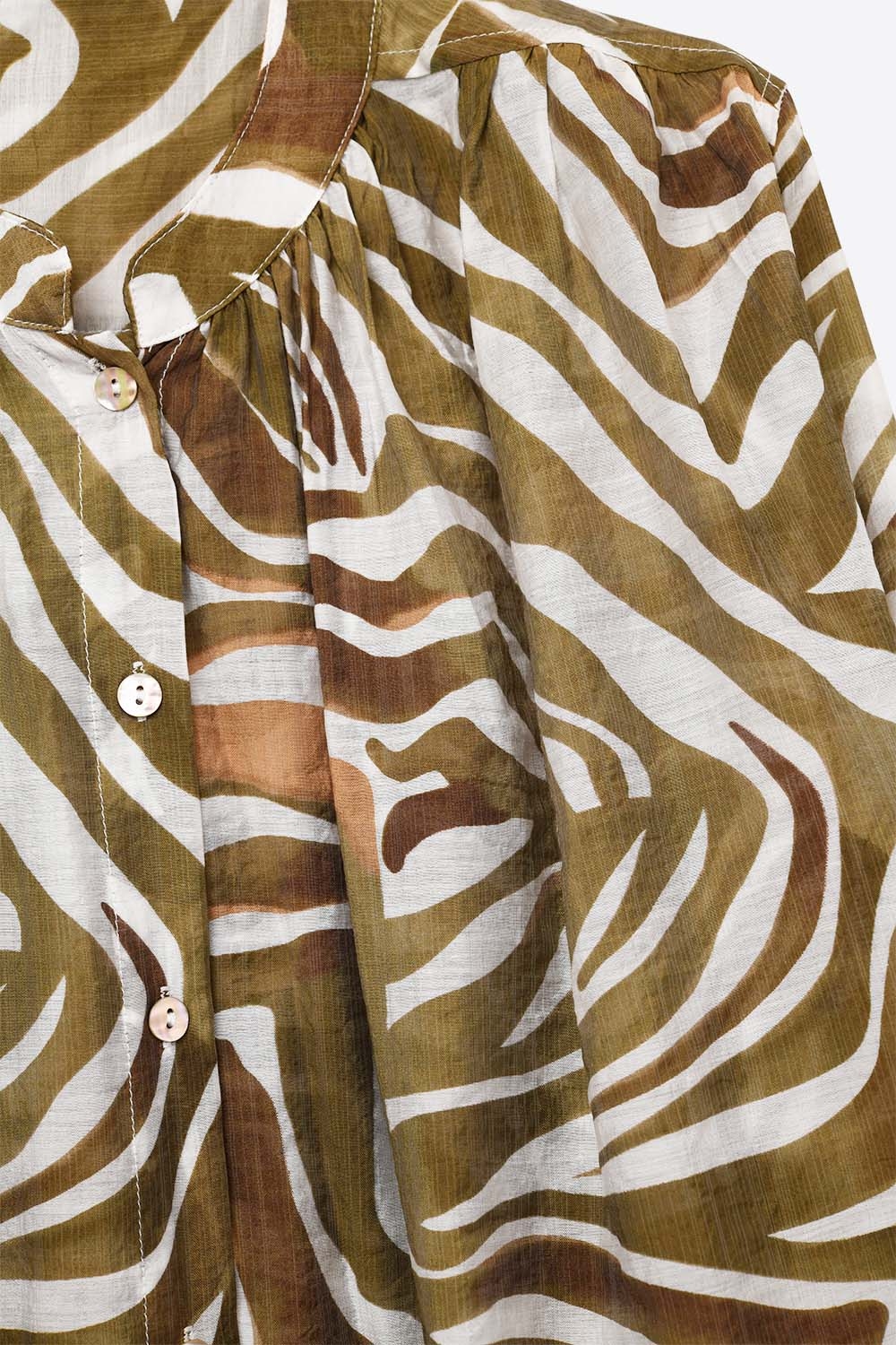 blusa fluida de gasa con estampado de cebra caqui blusa fluida de gasa con estampado de cebra caqui
