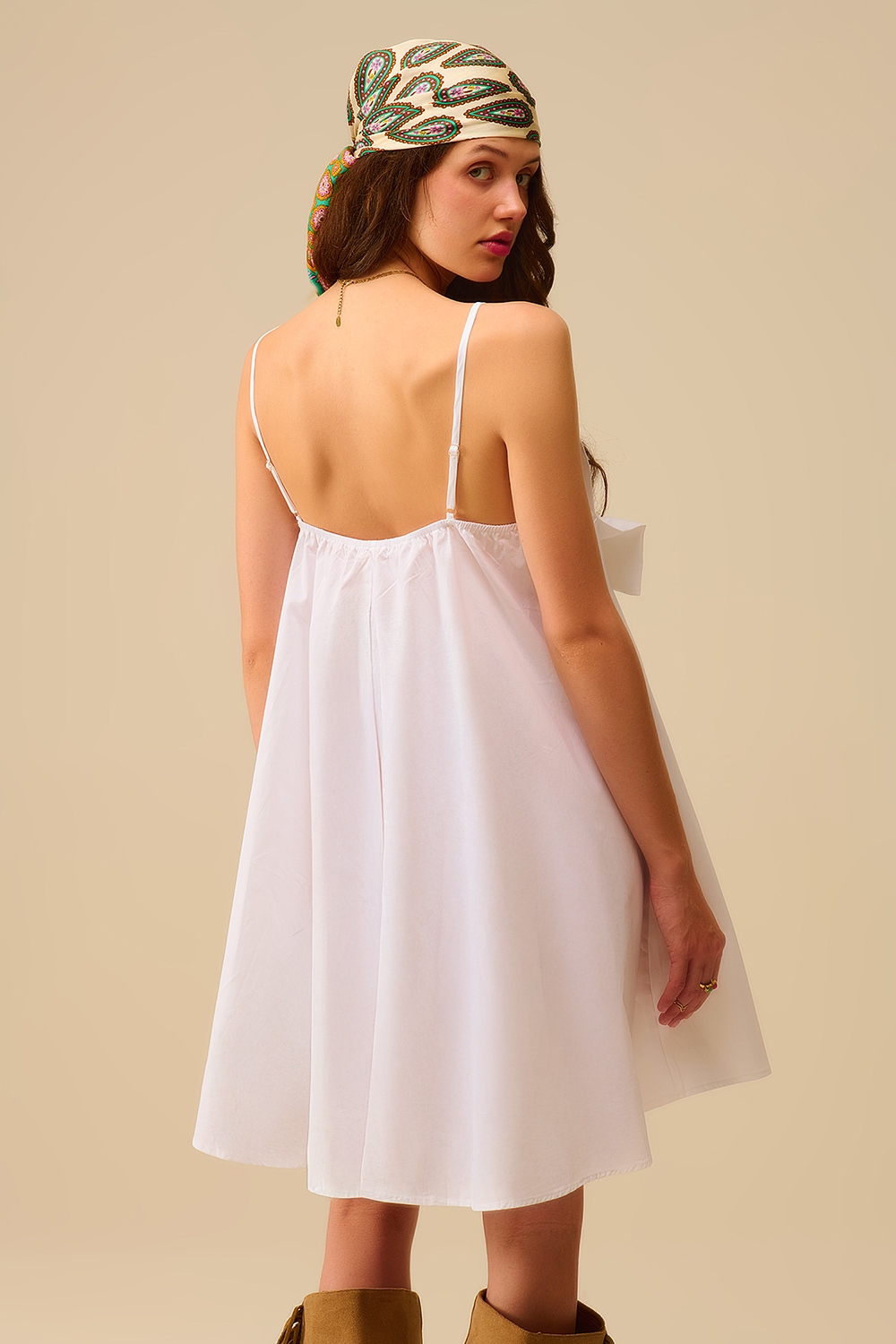 Minivestido de popelín blanco con detalle de gran lazo Minivestido de popelín blanco con detalle de gran lazo
