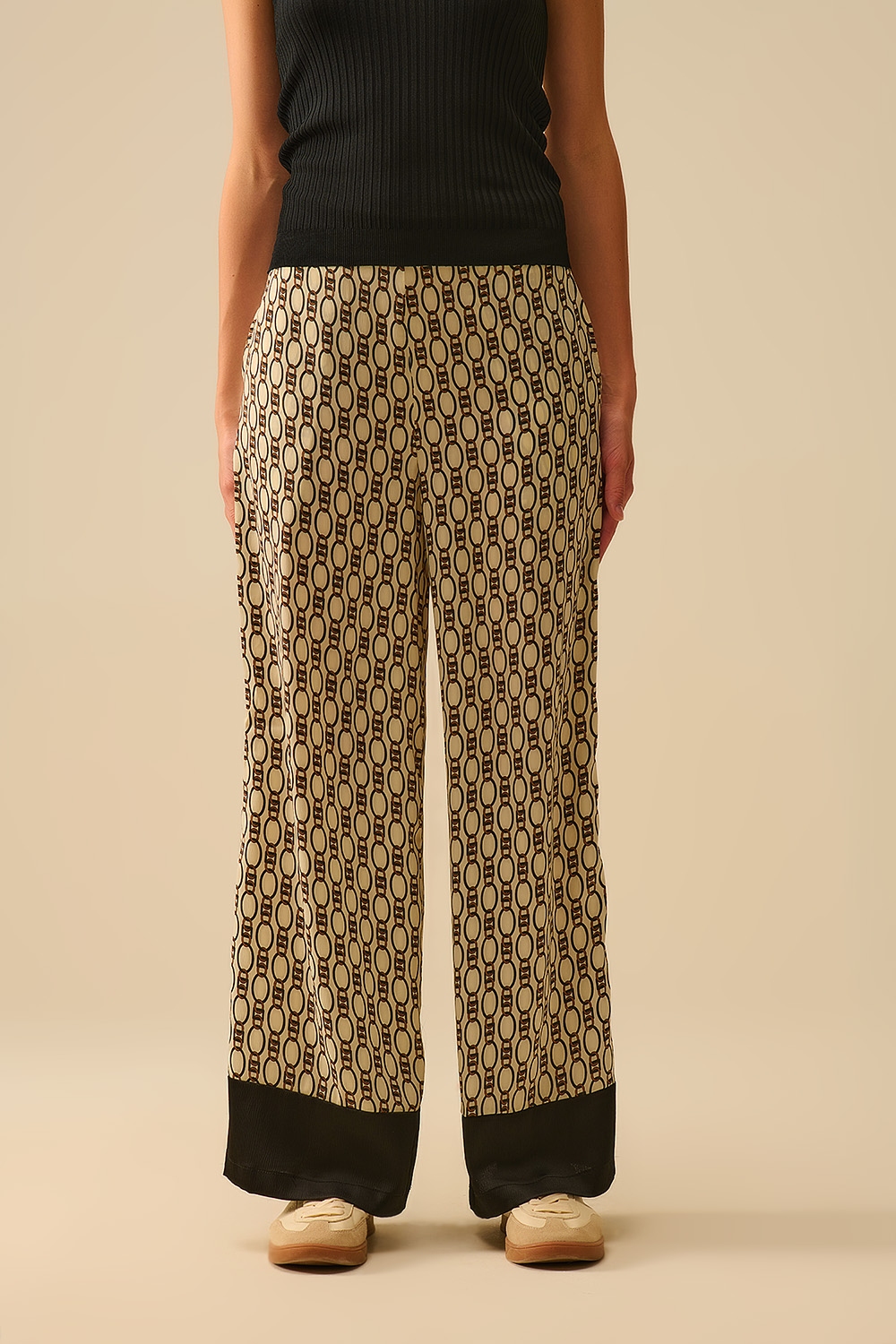 Pantalón estampado de pata ancha con motivo de cadenas Pantalón estampado de pata ancha con motivo de cadenas