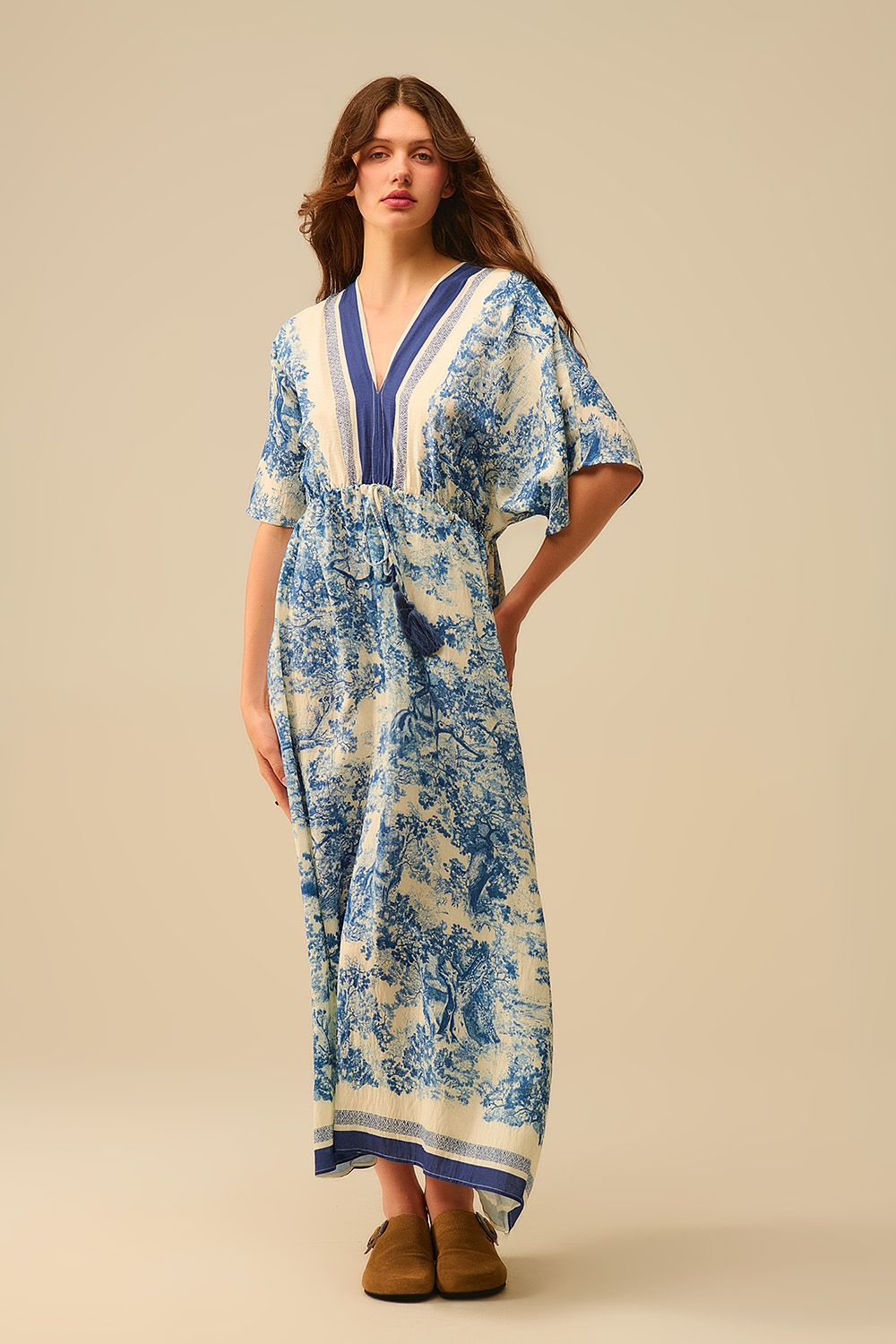Vestido fluido con cuello en V y estampado Toile de Jouy