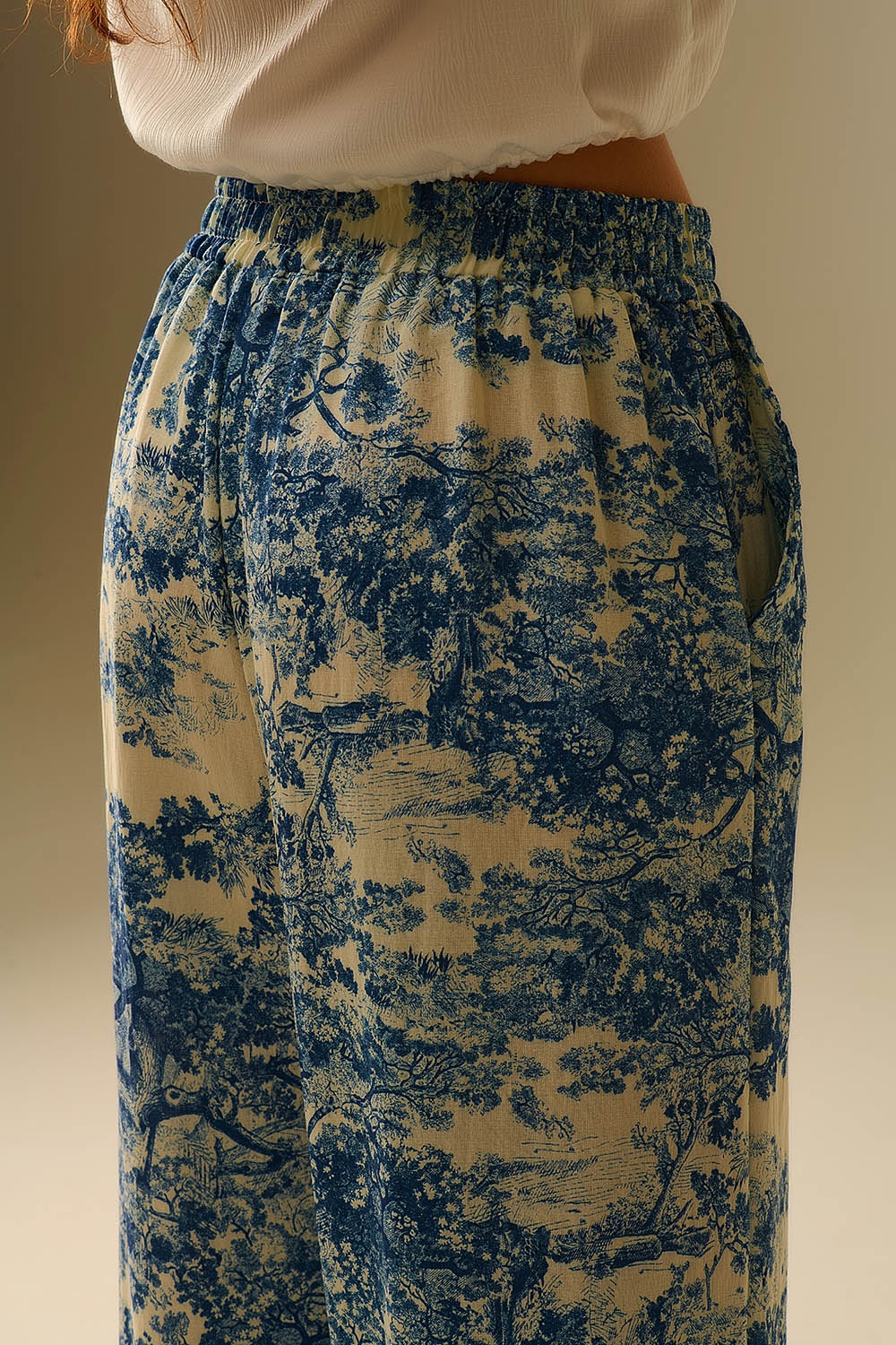 Pantal&oacute;n fluido estampado Toile de Jouy con cintura el&aacute;stica