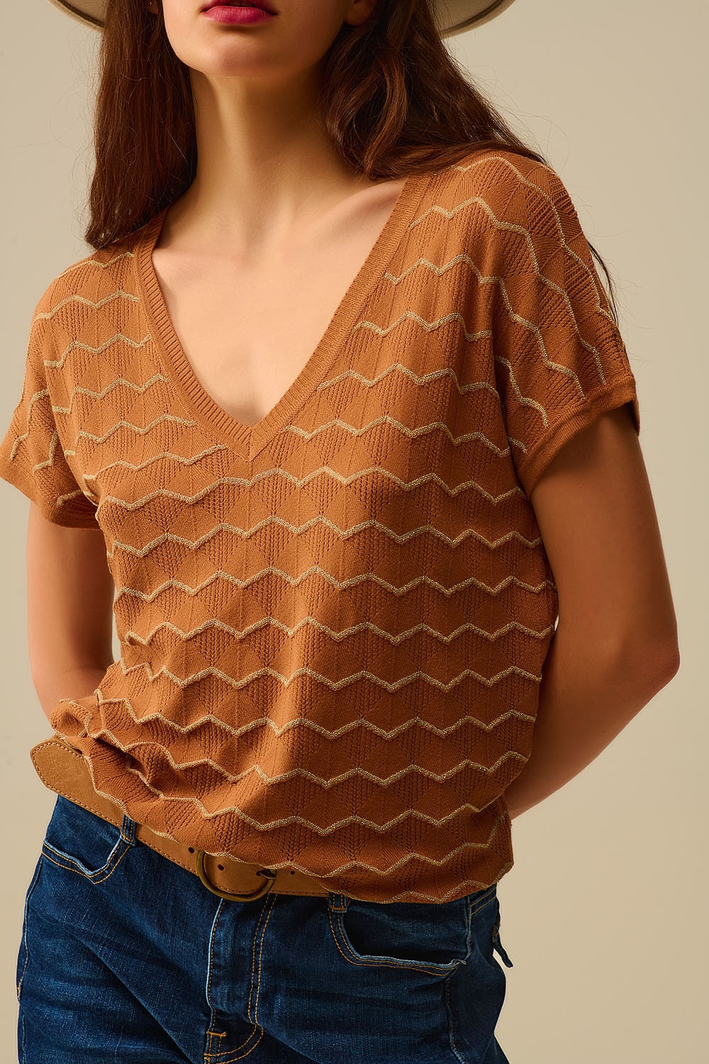 Jersey de punto con cuello en V en zigzag y mangas caídas en marrón Jersey de punto con cuello en V en zigzag y mangas caídas en marrón