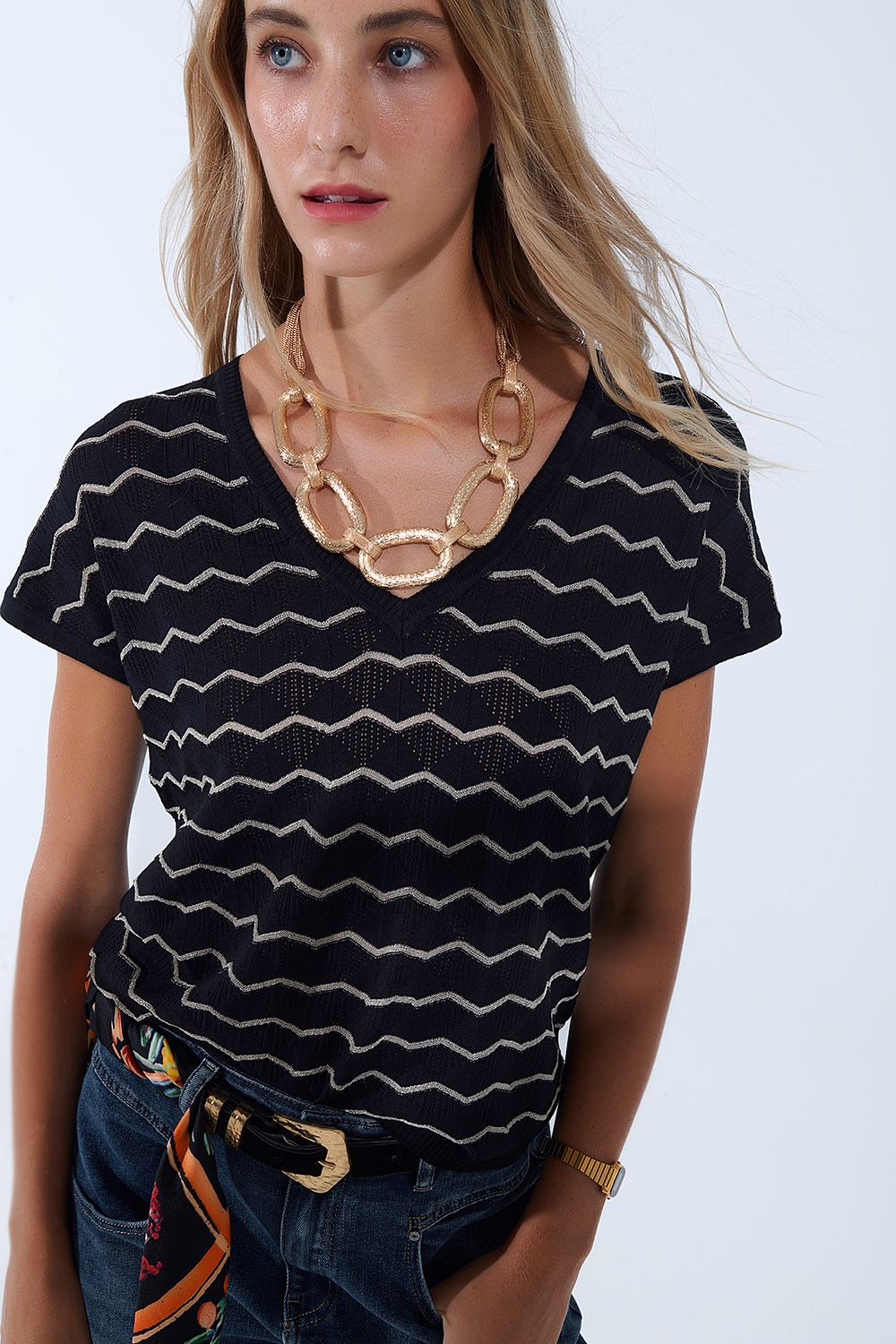 Jersey de punto con cuello en V y mangas caídas Zigzag en negro Jersey de punto con cuello en V y mangas caídas Zigzag en negro