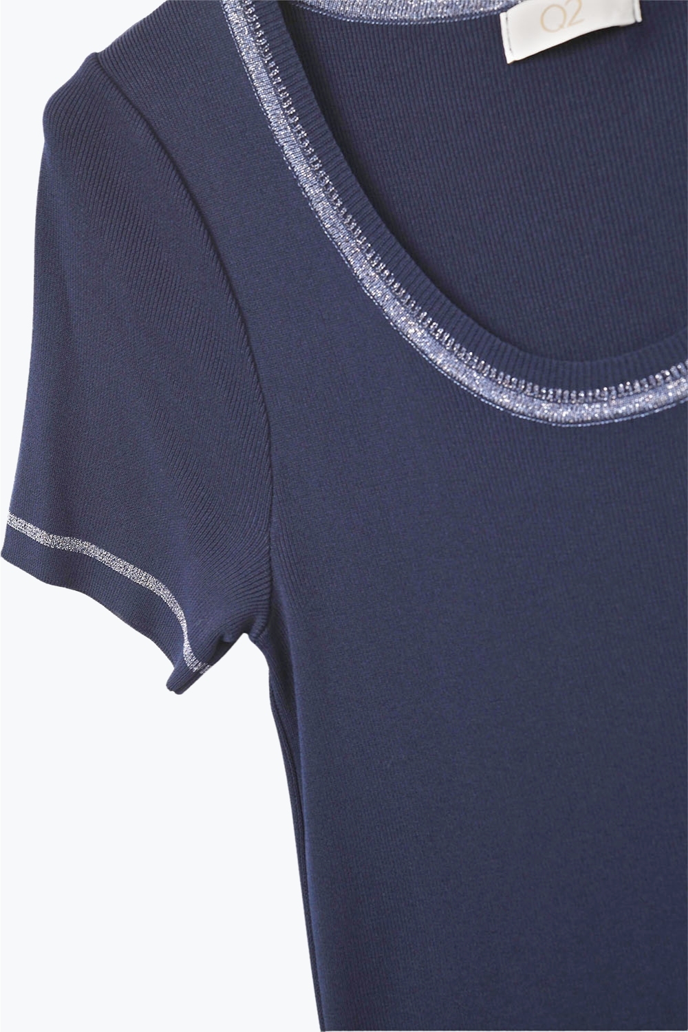 Jersey De Manga Corta En Azul Marino Con Costura Plateada En El Cuello Redondo Jersey De Manga Corta En Azul Marino Con Costura Plateada En El Cuello Redondo